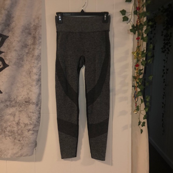 Victoria’s Secret Pink small gray sport leggings - Picture 2 of 9